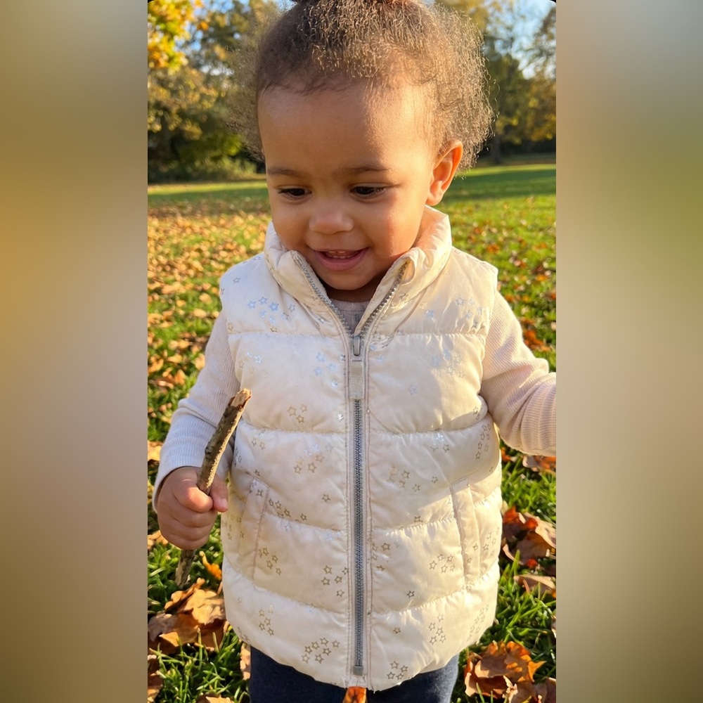 Old Navy Baby White Puffer Vest 12-18 Months Silver Star Print